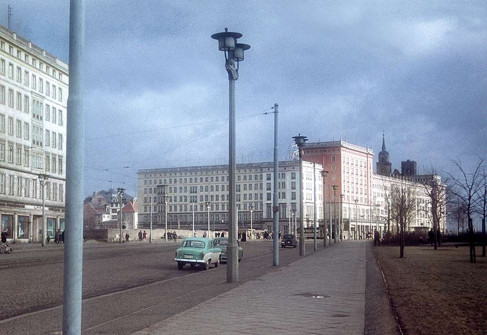 1962-02 Pieckallee mit Blick auf Leerfl�che des sp�teren Blauer Bock.jpg