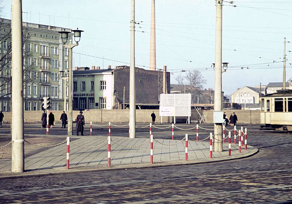 1964-02 Ecke breiter Weg Pieck-Allee Blick zur M�nzstra�e.jpg