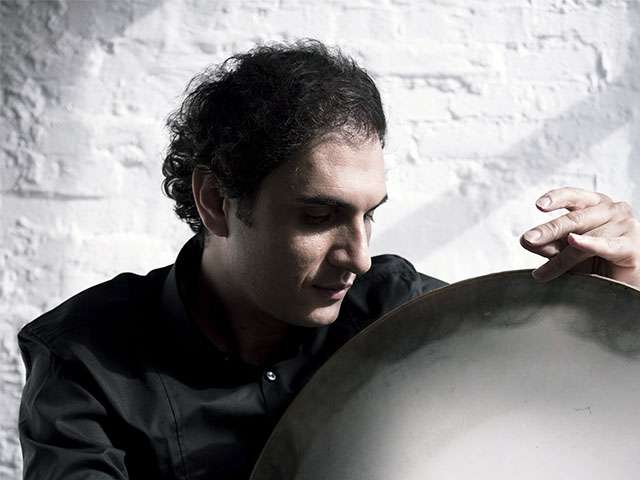 Iranischer Trommler Mohammad Reza Mortazavi