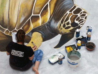Wie Unterwasserwelten beim Street Art Festival entstehen