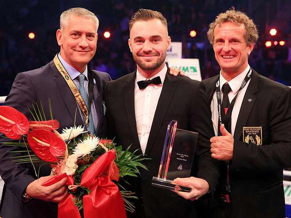 WBO- / WBA-Interconti-Champion Dominic Bösel mit Ulf Steinforth und Thomas Pütz