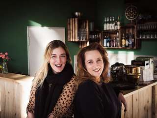 Katharina Ehle und Julia Duczmal haben seit Sommer 2017 ihre Bar in Stadtfeld