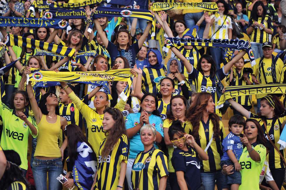 Weibliche Fans des Fußballclubs Fenerbahçe SK